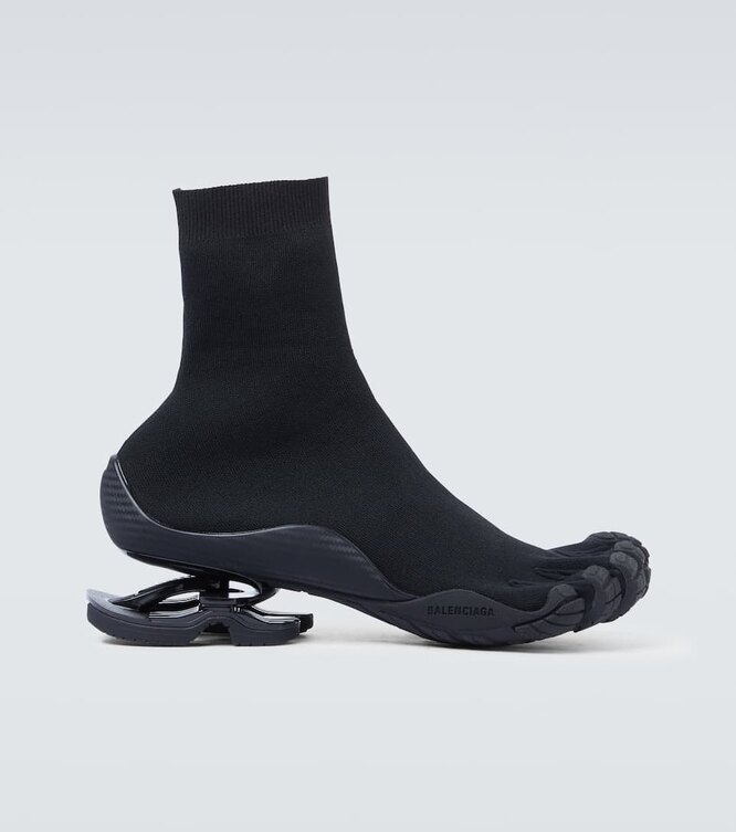 Balenciaga и Vibram выпустят совместную коллекцию