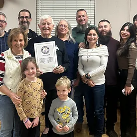 «Мы просто его любим»: Пара из Пенсильвании усыновила 74-летнего друга