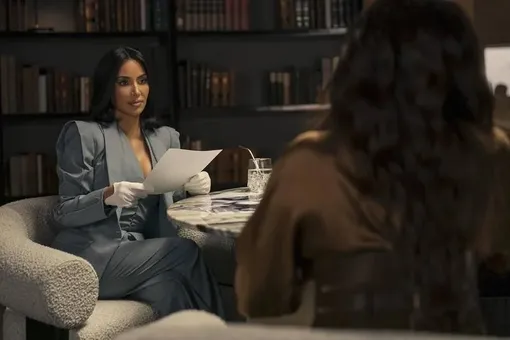 Hulu продлил сериал «Все по-честному» с Ким Кардашьян в главной роли на второй сезон