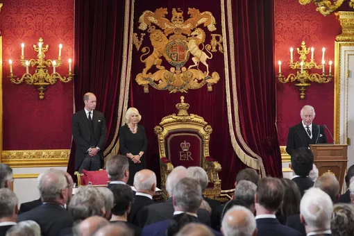 Фото дня: Карла III официально возвели на престол в Сент-Джеймсском дворце