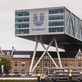 Unilever откажется от использования слова «нормальный» для описания типа волос и кожи на упаковках и в рекламе косметики