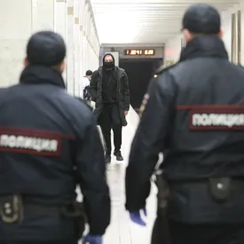 В Москве оштрафовали подростка, который расклеивал листовки от вымышленной организации «Революционные школьники». Его признали виновным в оправдании терроризма В Москве оштрафовали подростка, который расклеивал листовки от вымышленной организации «Революционные школьники». Его признали виновным в оправдании терроризма