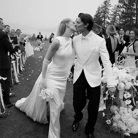 Звезда «Белого лотоса» Патрик Шварценеггер показал фотографии со своей тайной свадьбы Звезда «Белого лотоса» Патрик Шварценеггер показал фотографии со своей тайной свадьбы