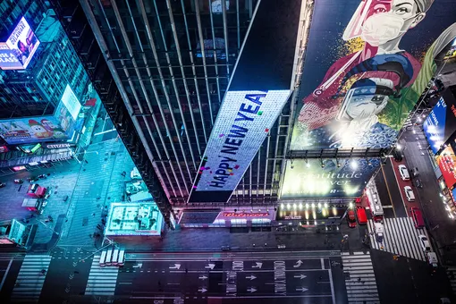 An empty street is seen in Times Square during the virtual New Year's Eve event following the outbreak of the coronavirus disease (COVID-19) in the Manhattan borough of New York City, New York, U.S., December 31, 2020. REUTERS/Jeenah Moon