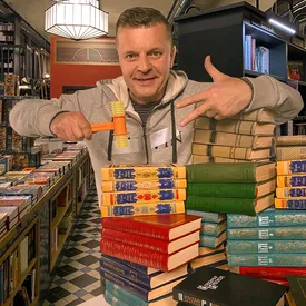 Леонид Парфенов выставил на благотворительный аукцион книги из личной библиотеки