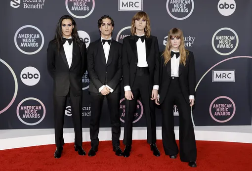 LOS ANGELES, CALIFORNIA — NOVEMBER 21: (L-R) Ethan Torchio, Damiano David, Thomas Raggi, and Victoria De Angelis of the band Måneskin attend the 2021 American Music Awards at Microsoft Theater on November 21, 2021 in Los Angeles, California. (Photo by Amy Sussman/Getty Images)