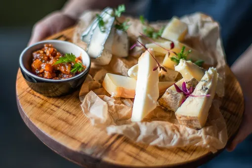 Уютное место для завтрака и ужина: Touche Wine bar & Kitchen Уютное место для завтрака и ужина: Touche Wine bar & Kitchen
