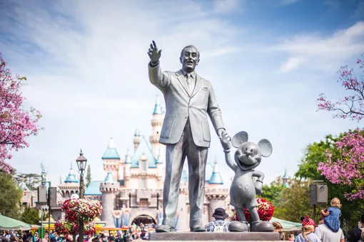 Disney изменила свою позицию в отношении иска о смерти женщины в парке аттракционов. Корпорация готова передать дело в суд Disney изменила свою позицию в отношении иска о смерти женщины в парке аттракционов. Корпорация готова передать дело в суд