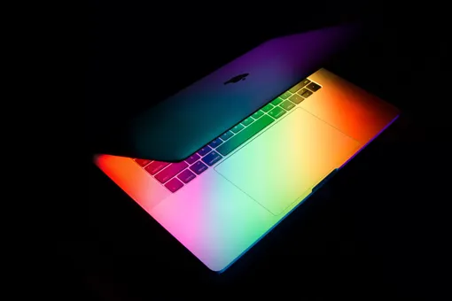 Apple может создать MacBook с двумя экранами. Компания запатентовала разработку