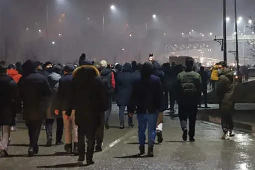 Протесты в Казахстане, главное: правительство ушло в отставку, более 200 человек задержаны, в Алматы введен режим ЧП