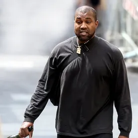 Канье Уэст обвинил Adidas в продаже поддельных кроссовок Yeezy
