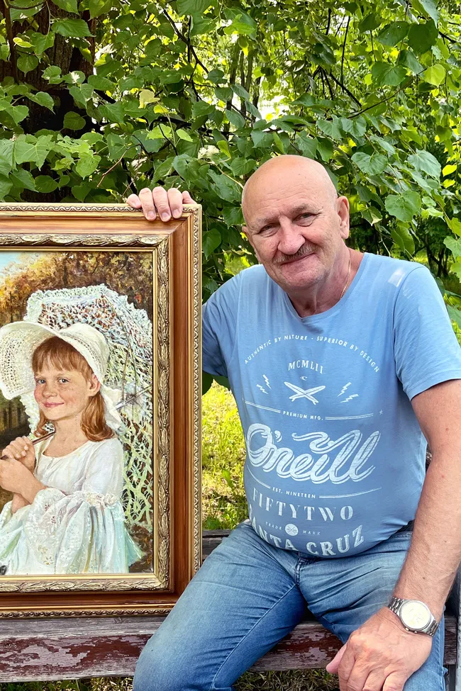 «Доносить людям прекрасное». Как 75-летний художник из Подмосковья покоряет соцсети (и наши сердца)