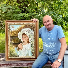 «Доносить людям прекрасное». Как 75-летний художник из Подмосковья покоряет соцсети (и наши сердца)