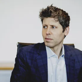 «Хочется облизать или откусить кусочек»: глава OpenAI рассказал о необычном способе тестирования нового устройства компании