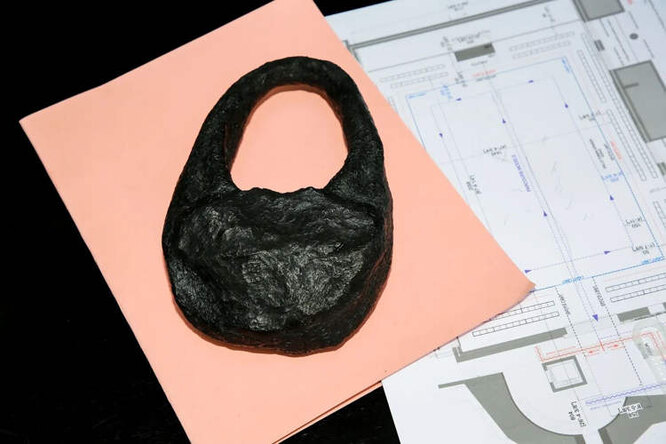 Посмотрите на сумку, сделанную из упавшего 55 тысяч лет назад метеорита, — она стоит $43 000