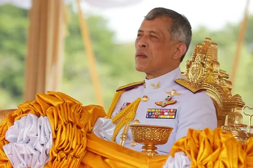 Король Таиланда самоизолировался в немецком отеле с 20 наложницами