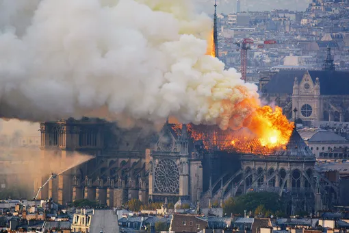Полиция Франции назвала пожар в Нотр-Даме несчастным случаем