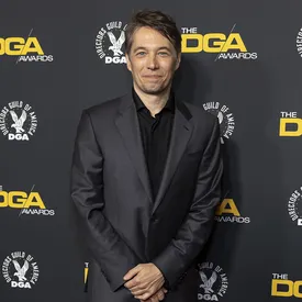 Режиссер «Аноры» Шон Бэйкер выиграл главный приз Гильдии режиссеров США