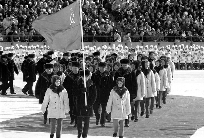 Советская делегация на церемонии открытия Олимпийских игр в Саппоро, 1972 год.