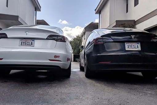 Автоинспекция в США потребовала снять с автомобиля Tesla номер XYECLA