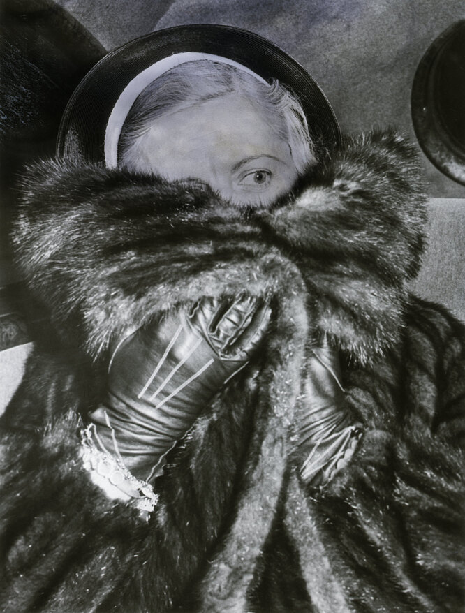 Мэй Капоне прячет лицо от папараццфМэй Капоне прячет лицо от папарацци, 1937 год. и