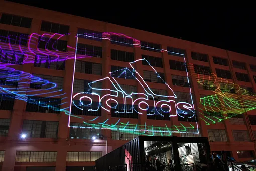 Adidas обвинил Black Lives Matter в плагиате из-за логотипа с тремя полосами