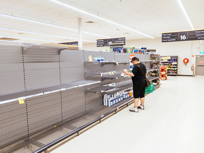 A man looks for toilet paper in an Australian supermarket after panic buying due to the Corona Virus- PHOTOGRAPH BY Chris Putnam / Barcroft Studios / Future Publishing (Photo credit should read Chris Putnam/Barcroft Media via Getty Images)