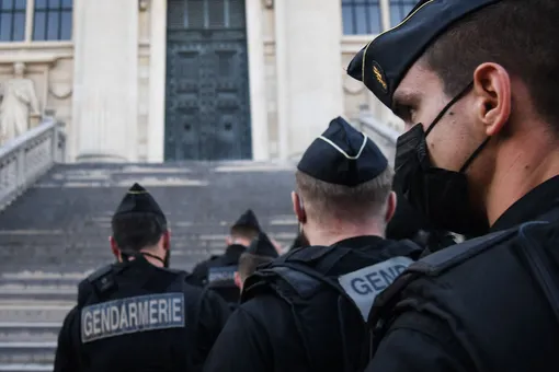 В Париже начался судебный процесс по делу о терактах 2015 года. Жертвами крупнейшей в истории страны атаки стали 130 человек, еще сотни были ранены