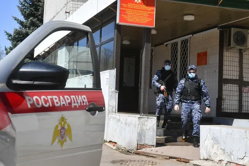 Сотрудник Росгвардии угрожал подбросить наркотики мужчине, который громко слушал музыку Сотрудник Росгвардии угрожал подбросить наркотики мужчине, который громко слушал музыку
