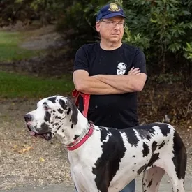 Познакомьтесь с собакой по кличке Минни. Ее признали самой высокой в мире