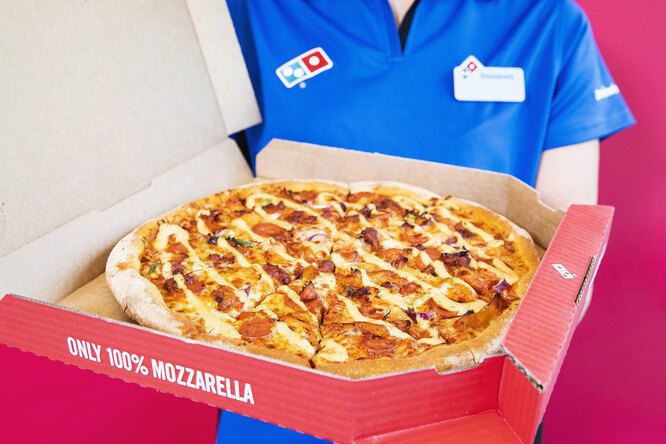 Победители акции Domino's Pizza на бесплатную пиццу за татуировку обязаны платить налоги в течение 100 лет
