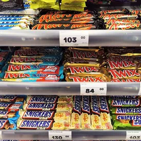 В России подорожают Snickers, Twix, Alpen Gold, Oreo и другие сладости