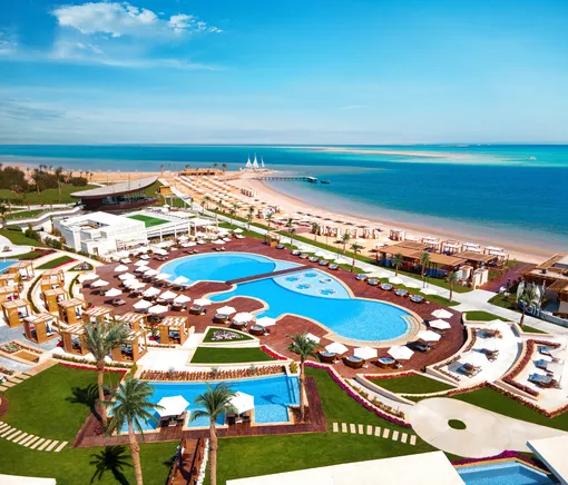 Территория отеля Rixos Premium Magawish в Хургаде.