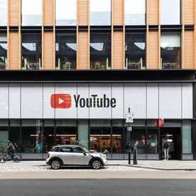 Бывший модератор контента подала в суд на YouTube из-за депрессии, вызванной просмотром жестоких видео Бывший модератор контента подала в суд на YouTube из-за депрессии, вызванной просмотром жестоких видео