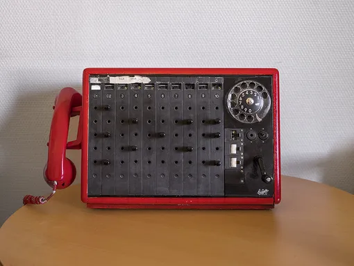 Telephone intended to connect the two Norwegian and Soviet border posts during the Cold War