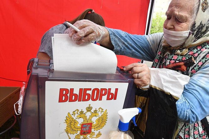 Свердловским пенсионерам на выборах раздадут продуктовые карточки «Пятерочки» на 150 рублей