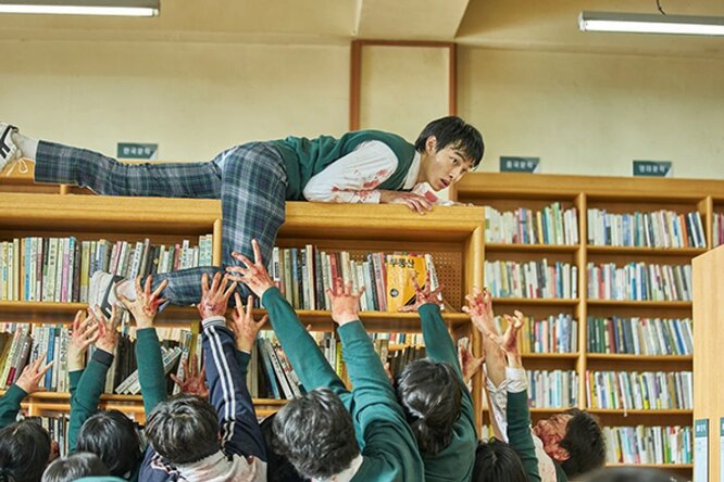5 претензий к корейскому зомби-сериалу «Мы все мертвы», обогнавшему по рейтингам «Игру в кальмара» 5 претензий к корейскому зомби-сериалу «Мы все мертвы», обогнавшему по рейтингам «Игру в кальмара»