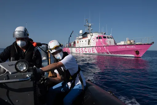 Бэнкси купил корабль для спасения беженцев в Средиземном море. На нем — рисунок художника