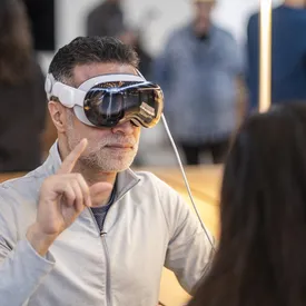 Покупатели Apple Vision Pro начали возвращать гарнитуры в магазины