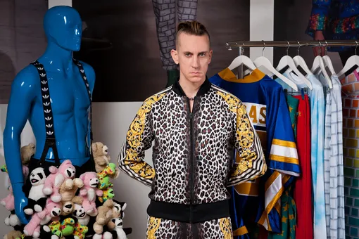 Дизайнер Джереми Скотт покинул пост креативного директора Moschino