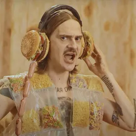 Little Big выпустили клип на песню Tacos. В нем снялся Дмитрий «Пухляш» Красилов, а участники группы превратились в еду