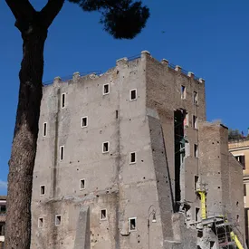 В центре Рима частично обрушилась средневековая башня