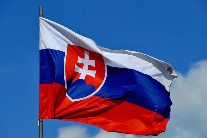 В Словакии запретили пение иностранных гимнов. 108 депутатов случайно проголосовали за такой закон