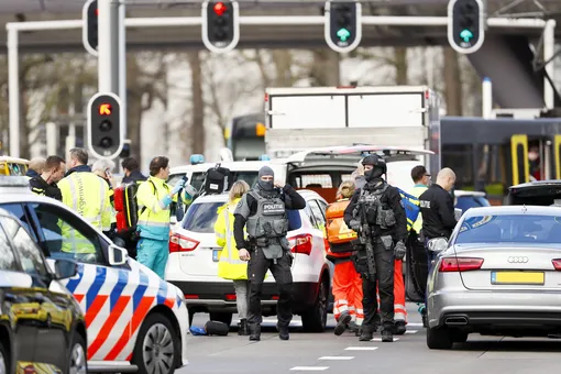 В Нидерландах неизвестный открыл стрельбу в трамвае. Есть раненые