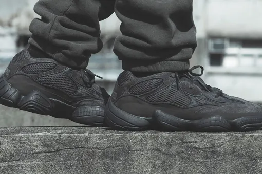 Как носить кроссовки Yeezy 500 Utility Black