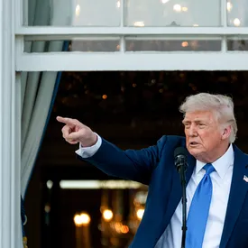 Мужчина проник в резиденцию Трампа. Он заявил, что хочет жениться на его внучке Мужчина проник в резиденцию Трампа. Он заявил, что хочет жениться на его внучке