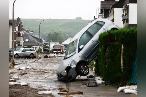 Более 1000 человек пропали без вести и 93 погибли после наводнения в Германии