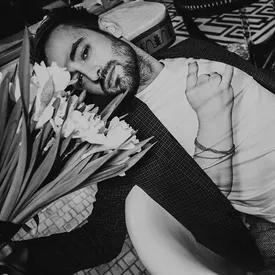 Канун 8 марта: Константин Богомолов, Максим Матвеев и Риналь Мухаметов — о трех главных букетах, которые они дарили женщинам Канун 8 марта: Константин Богомолов, Максим Матвеев и Риналь Мухаметов — о трех главных букетах, которые они дарили женщинам
