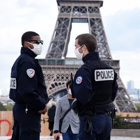В Париже и еще восьми французских городах из-за коронавируса ввели комендантский час