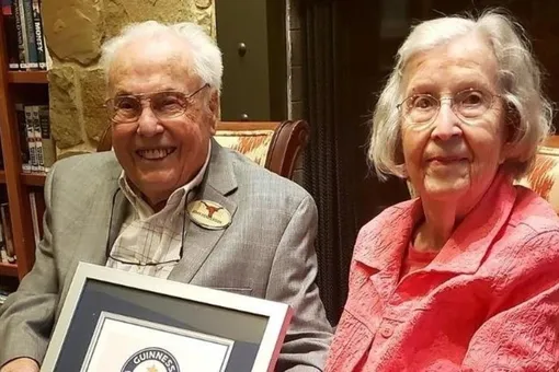 Ей 105 лет, ему — 106: старейшая пара в мире отметила 80-летие свадьбы